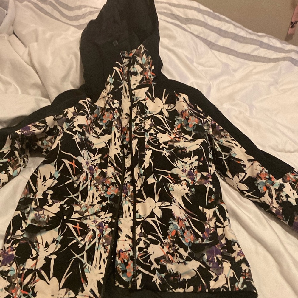 NWOT Roxy ski/snowboarding jacket completely waterproof with gortex